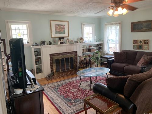 25 Bayview Ave, Islip Manor NY  11751-4221 exterior