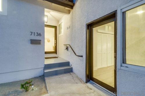 7136 Salizar St, San Diego, CA 92111-4117