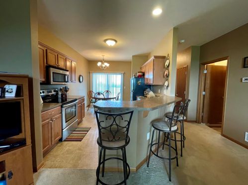 614 Hunter Oaks Blvd, Watertown WI  53094-7730 exterior