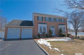 18 Janet Ln, Hauppauge, NY 11788-2425