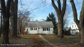 33 Holmes Ter, East Freehold, NJ 07728-1718