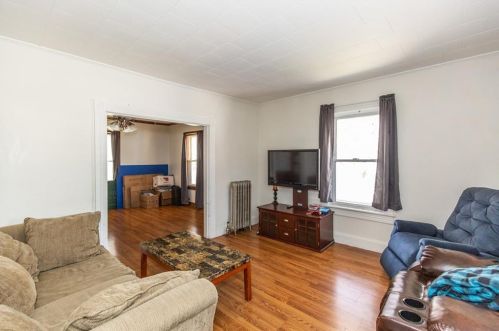 43 3rd Ave, Woonsocket RI  02895-5041 exterior