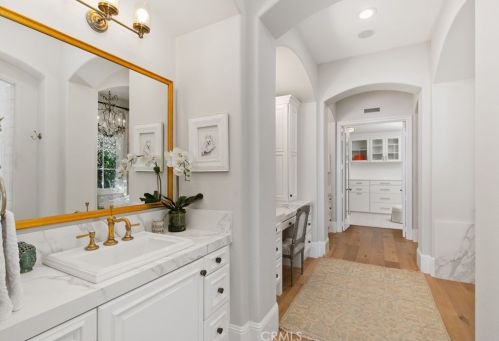 8 Rockshore Blf, Newport Beach CA  92657-2131 exterior