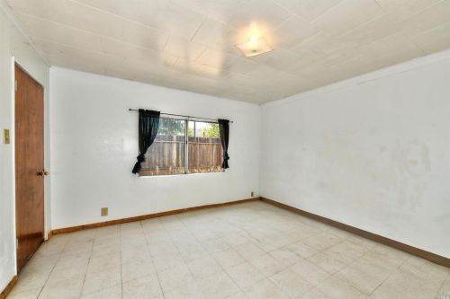 160 Thomas St, Ukiah CA  95482-5822 exterior