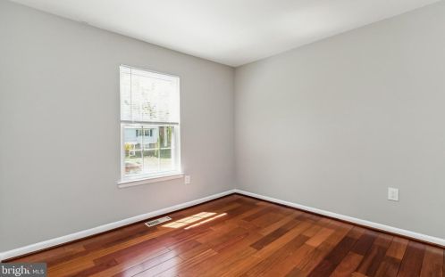 13207 Nassau Dr, Woodbridge VA  22193-4104 exterior