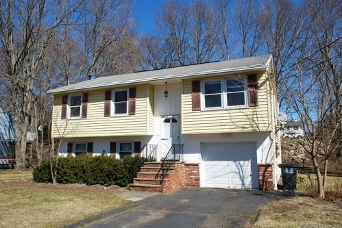 41 Dunn Ct, Stamford, CT 06905-1117