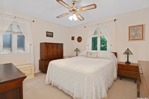 14 Corral Ln, Elwood NY  11731-3412 exterior