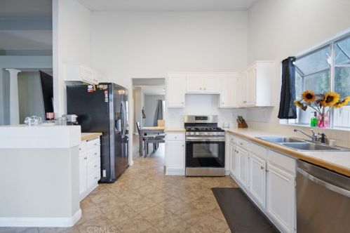 13262 Spring Way, Victorville CA  92392-6805 exterior