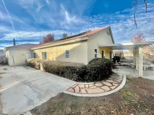 15773 Sapphire St, Victorville, CA 92394-5586