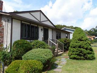 47 Palm Blvd, Warwick, RI 02888-1812