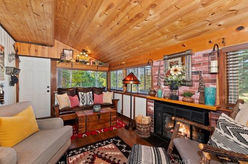 26325 Forest Ln, Twin Peaks, CA