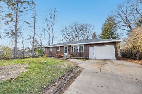 228 Platten St, Green Bay, WI 54303-1937