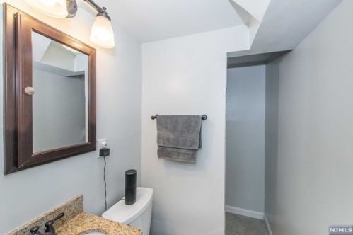 129 Philip Ave, Elmwood Park NJ  07407-2136 exterior