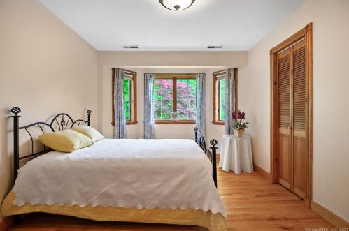 107 Roast Meat Hill Rd, Deep River CT  06419-1424 exterior