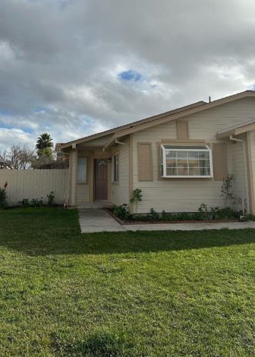 1075 Walnut Ave, Greenfield, CA 93927-3912