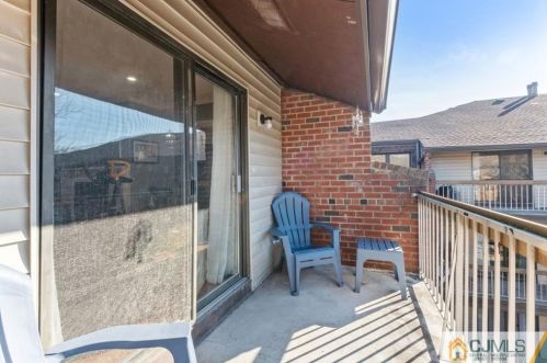 102 Beverly Hills Ter, Woodbridge NJ  07095-4010 exterior