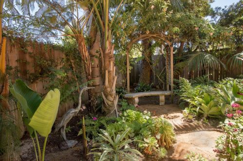 560 Apple Grove Cir, Santa Barbara CA  93105-4086 exterior