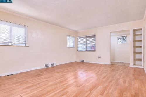 237 School St, West Pittsburg, CA 94565-3833