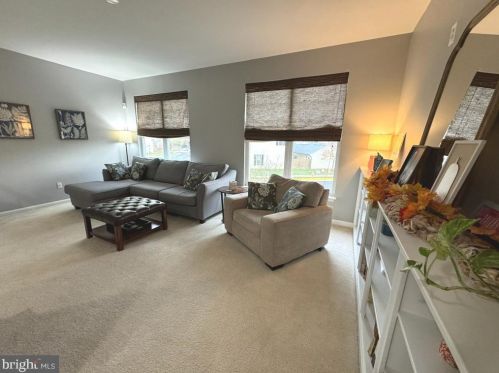 9283 Alvyn Lake Cir, Bristow VA  20136-6149 exterior