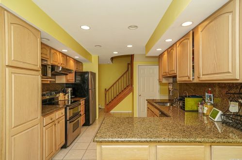 2 Autumn Dr, Mount Sinai NY  11766-2300 exterior