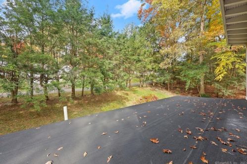 38 Hemlock Trl, Bridgeport CT  06611-3343 exterior