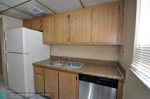 1950 Congress Ave, West Palm Beach, FL 33401-8207