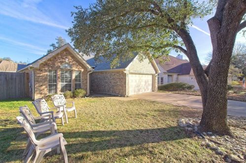 215 Rio Vista Dr, Georgetown TX  78626-4527 exterior