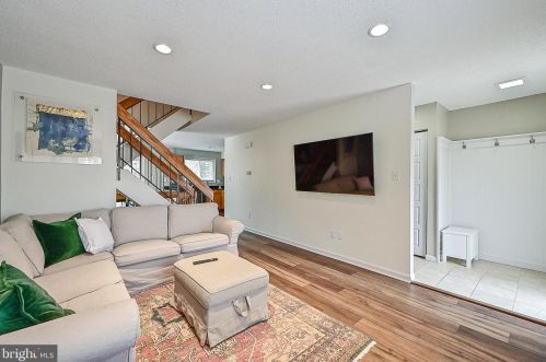 2414 Southgate Sq, Herndon VA  20191-1239 exterior