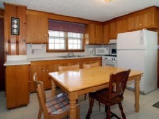 42 Elizabeth Rd, South Kingstown RI  02882-5220 exterior