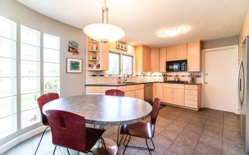 19 Natanis Path, Springfield, MA 01106-1919