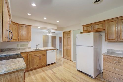 2335 Graylog Ln, Waukesha WI  53151-2921 exterior