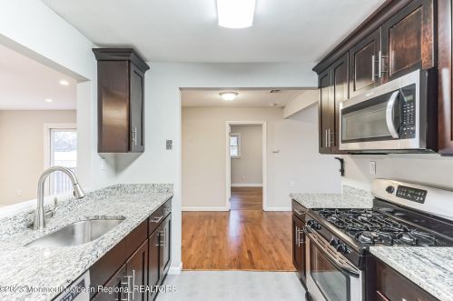 21 Maplewood Dr, Bricktown NJ  08723-3353 exterior