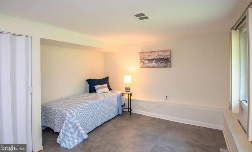 159 Windsor Ave, Southampton PA  18966-3333 exterior