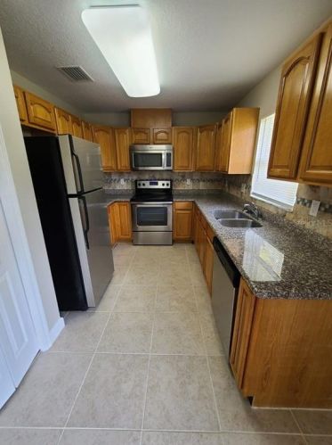 111 5th St, Ruskin, FL 33570-4012