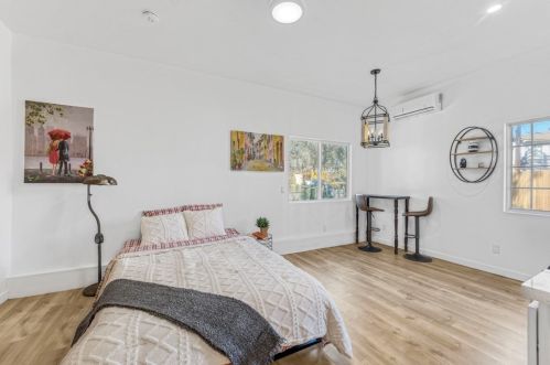 5920 Riverton Ave, North Hollywood CA  91601-1443 exterior