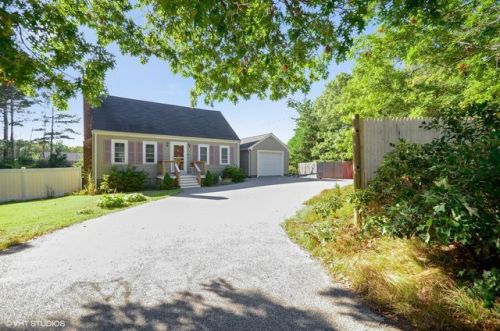 97 Federal Furnace Rd, Plymouth, MA 02360-4657