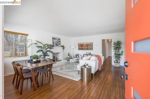 2037 19th Ave, Oakland CA  94606-4153 exterior