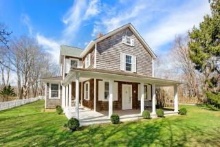 166 Sebonac Rd, South Hampton, NY 11968-2727