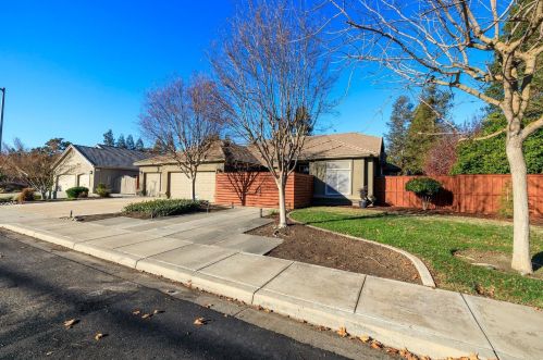 1955 Tuolumne Rd, Turlock CA  95382-8912 exterior