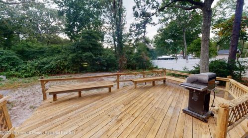 366 Arlington Ave, Berkeley Township NJ 08721-2357 exterior