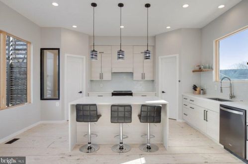 39744 Mount Gilead Rd, Leesburg VA 20175-6712 exterior