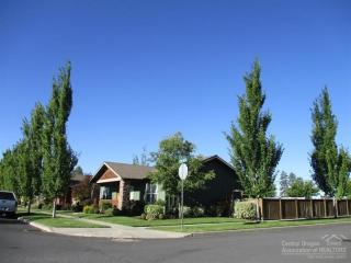 61215 Fairfield Dr, Bend, OR 97702-2735
