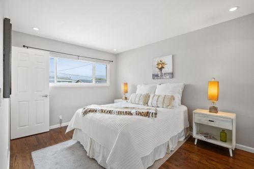 1128 Manzanita Dr, Pacifica CA  94044-4347 exterior