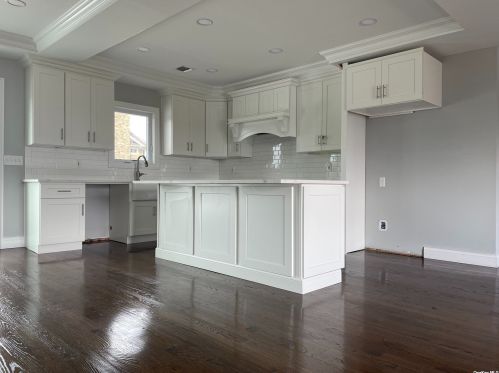 511 Bay 5th St, West Islip NY  11795-4709 exterior
