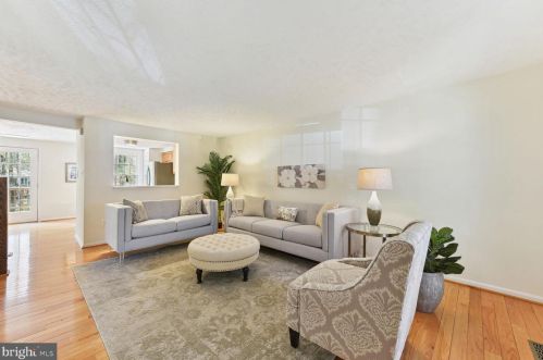1553 Autumn Ridge Cir, Herndon, VA 20194-1569