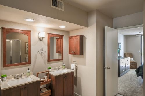 4 Tortosa Dr, Rancho Mirage CA  92270-4751 exterior