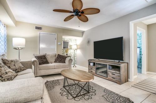 2511 Bernardo De Galvez Ave, Galveston TX 77550 exterior