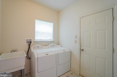 2054 Canyon Creek Rd, Gilbertsville PA  19525-7000 exterior