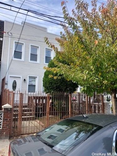 9158 117th St, Jamaica, NY 11418-3113