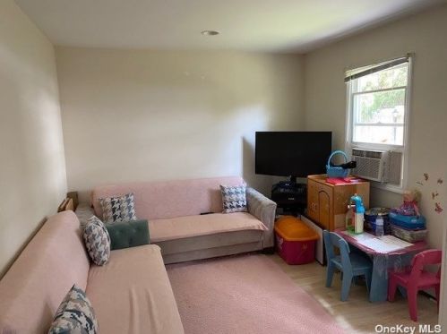 136 Bishop Rd, Babylon NY  11704-5246 exterior